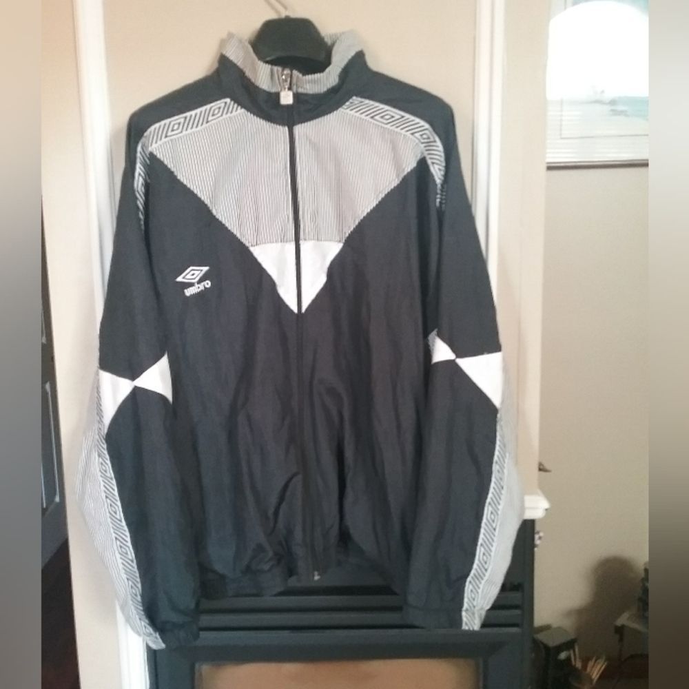 VINTAGE UMBRO WINDBREAKER Men's  Size Medium